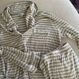 Nordstrom Rack Striped Pajamas Set size xs color white and gray pants and top